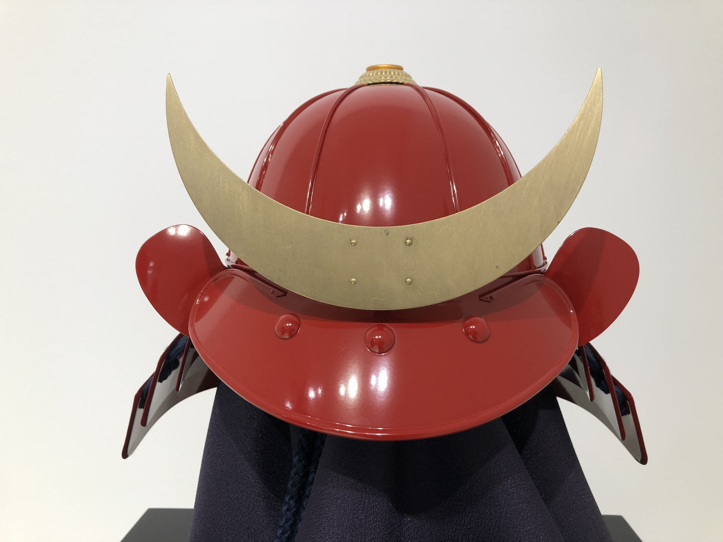 【O-079】Dark Blue Thread Odoshi / Red Matted Rivet Armor / Peach-Shaped Helmet