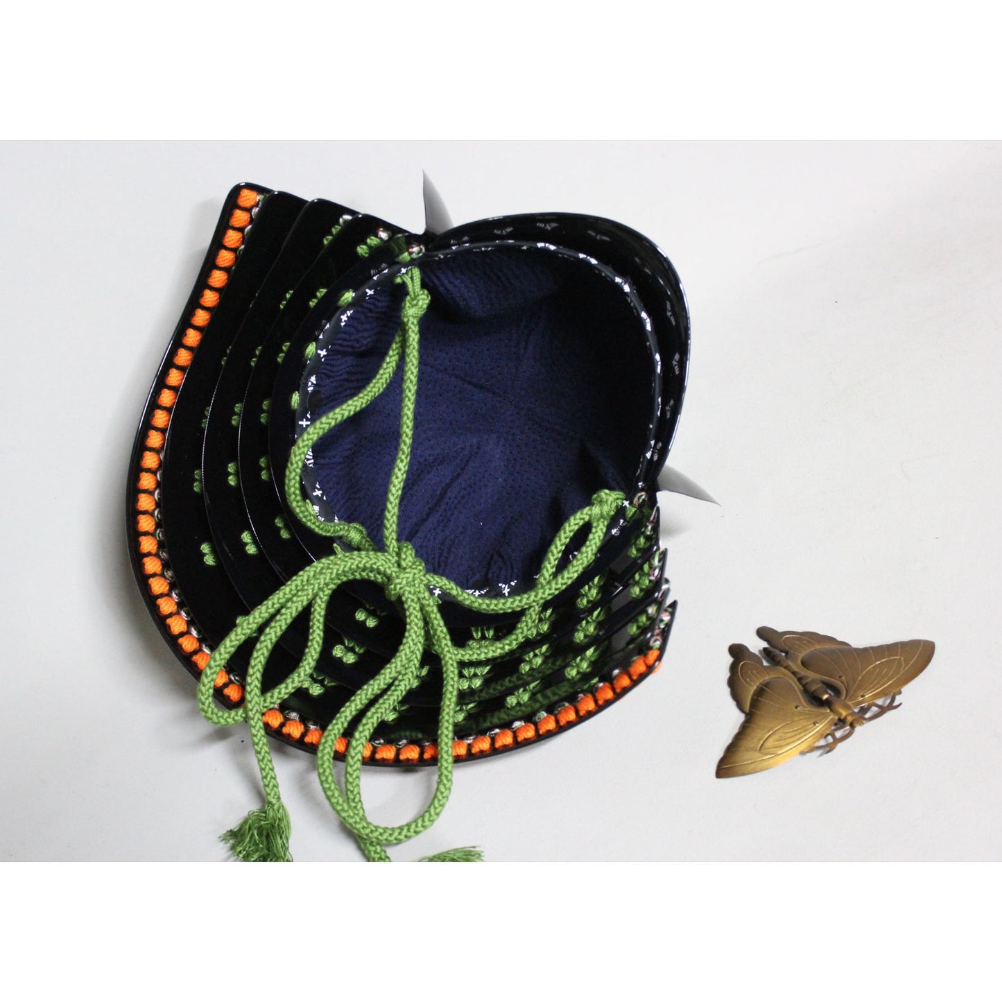 【O-030-K】萌黄糸威縦矧二枚胴具足(兜のみ)