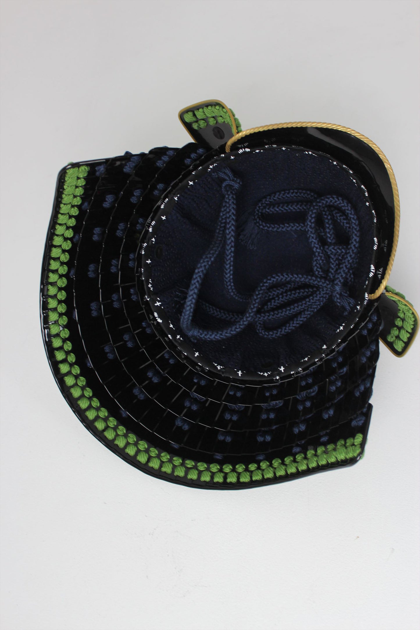 【O-044-K】紺糸威蓬菱綴二枚胴具足(兜のみ)