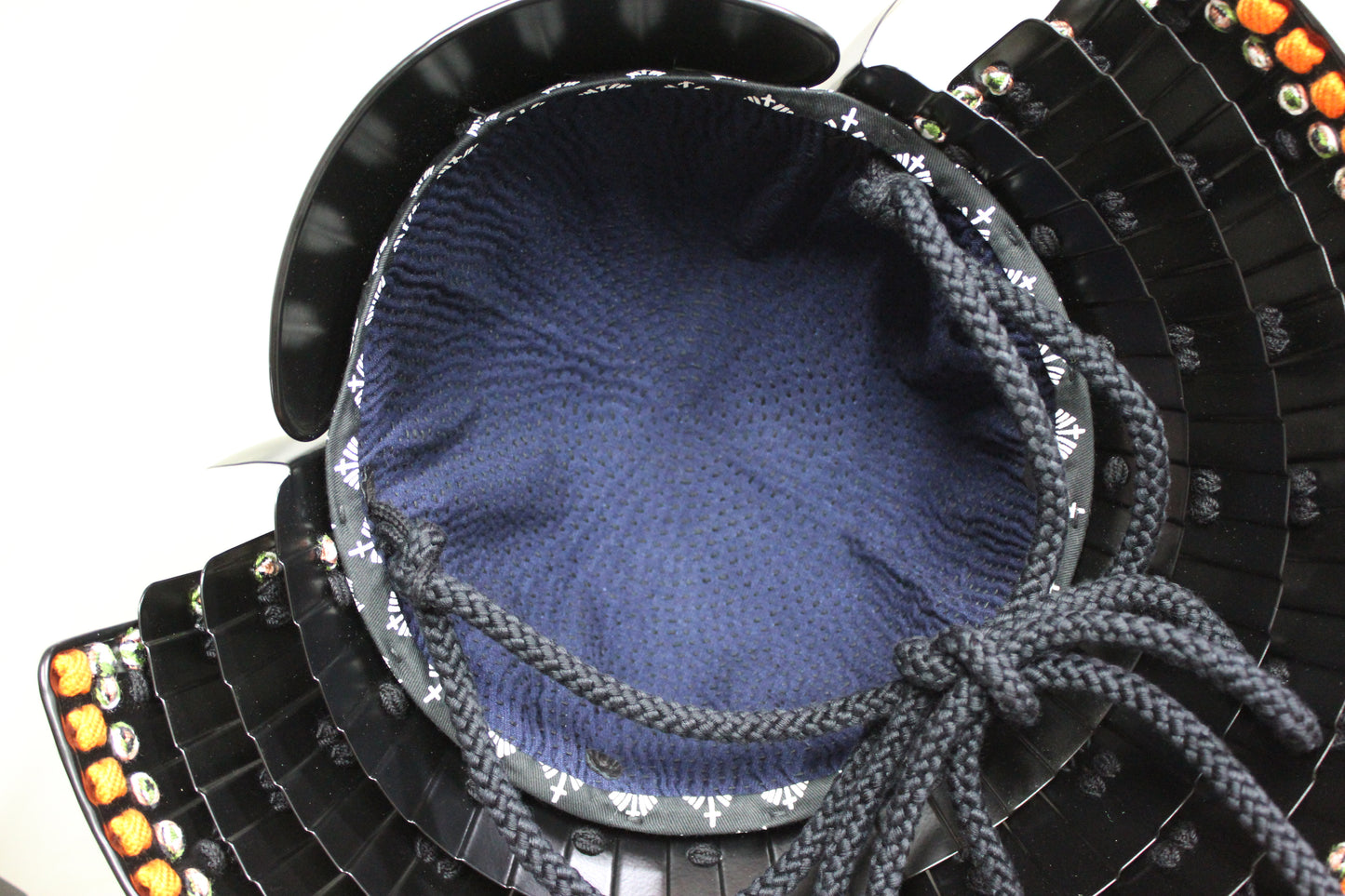 【O-049-K】黒糸威黒艶消鋲綴二枚胴具足(兜のみ)(厳星)