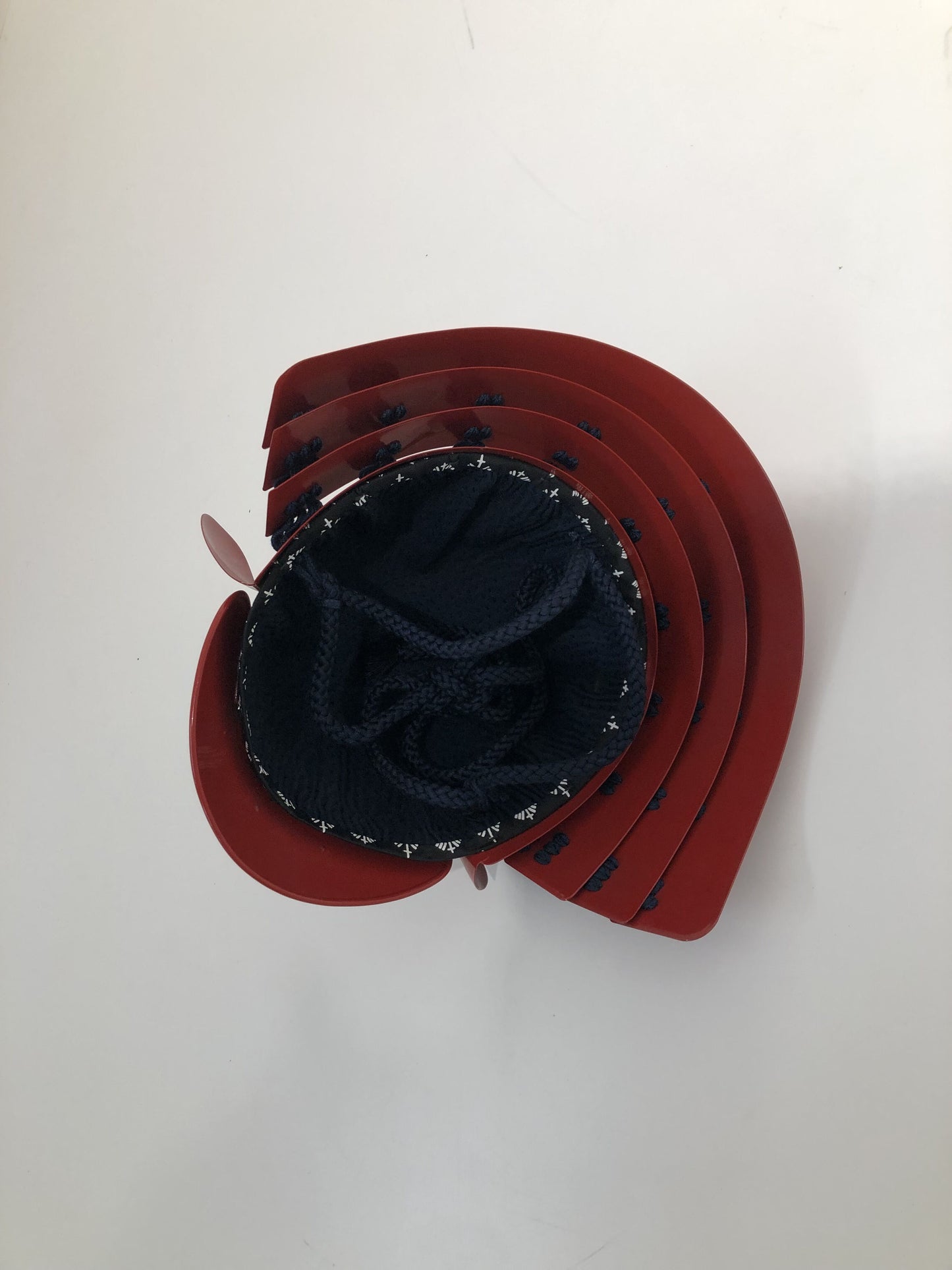 【O-062-K】濃紺糸威赤桶側二枚胴具足(時代塗)(兜のみ)