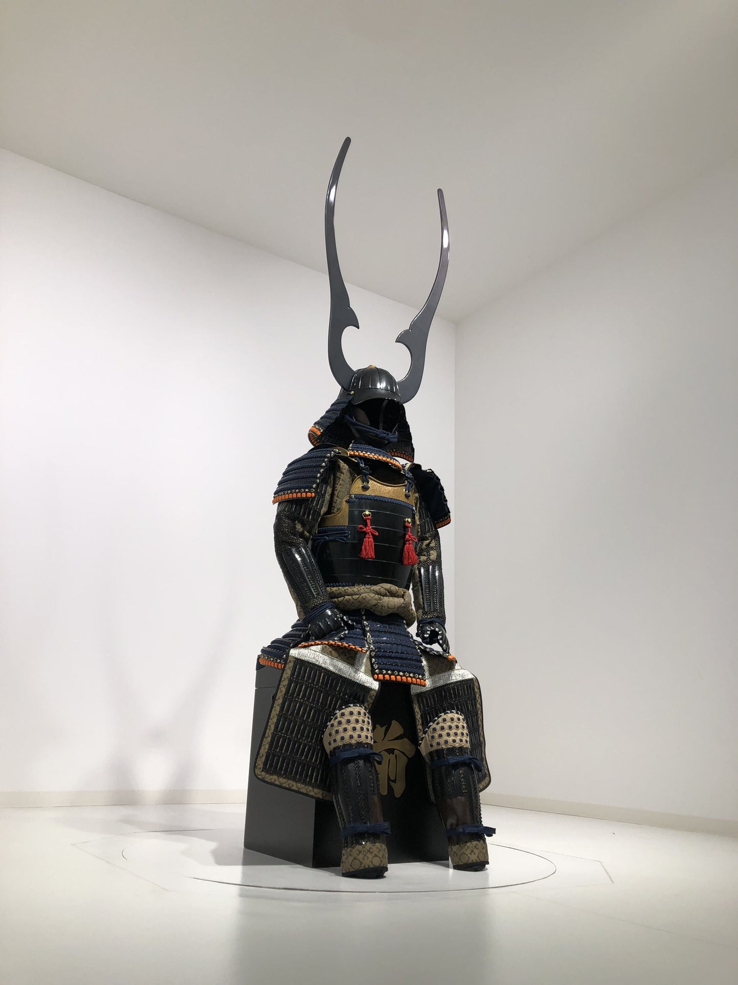 【O-029】Dark Blue Thread Odoshi / Kinkara(Gold) Armor