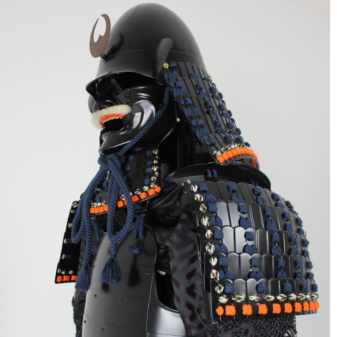 【O-052】Navy Blue Thread Odoshi / Black Matted Rivet Armor / Chinkapin Shaped Helmet