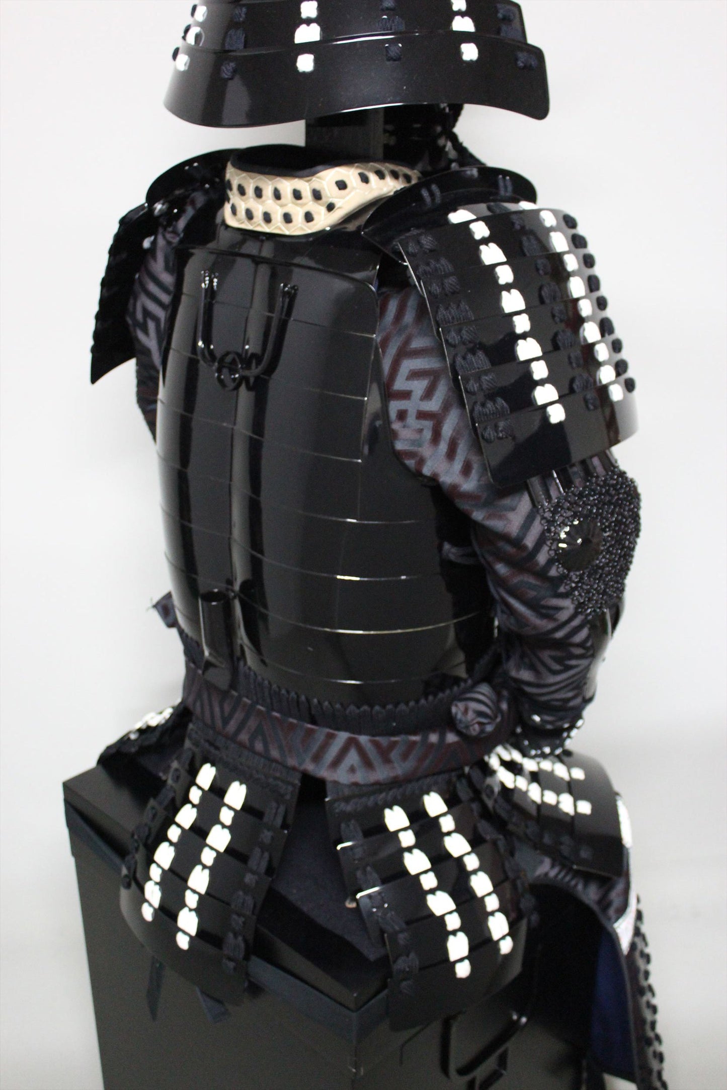 【O-057】Black White Thread Odoshi / Black Armor